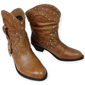 Vince Camuto SZ 8.5 Camel Madalissa Studded Cowboy Boots